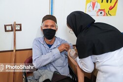 400,000 foreign nationals living in Iran vaccinated