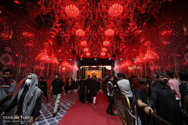 Shia pilgrims flock to Karbala to commemorate Arbaeen