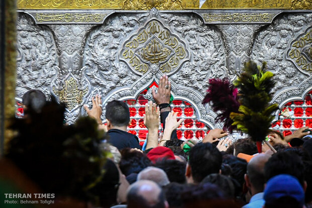 Shia pilgrims flock to Karbala to commemorate Arbaeen