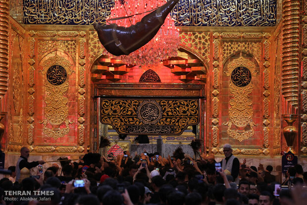 Shia pilgrims flock to Karbala to commemorate Arbaeen
