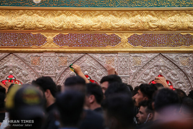 Shia pilgrims flock to Karbala to commemorate Arbaeen