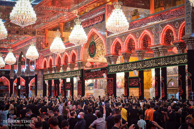 Shia pilgrims flock to Karbala to commemorate Arbaeen