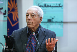 Azartash Azarnush speaks during a ceremony held on July 13, 2021, at the House of Humanities Thinkers in Tehran to honor the prominent scholar for his lifetime achievements. (IQNA/Tahereh Babai)