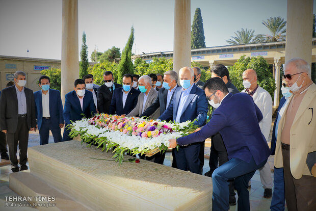Wreaths of flowers placed at Hafezieh to celebrate National Hafez Day