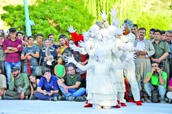This file photo shows people watching a performance during the 12th Marivan International Street Theater Festival on September 10, 2017. (Mehr/Mobin Peymankar) 