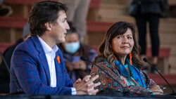 Trudeau finally meets indigenous leaders after snubbing invitation