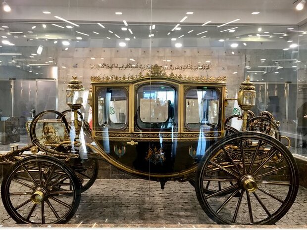 Gold-plated limousine, world’s only Panther-Laser shine at Tehran museum