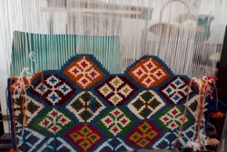 Soltanieh hosts advanced courses on kilim weaving