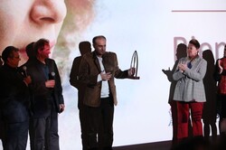 Director Reza Jamali (C) accepts the special jury prize for his film “Old Men Never Die” during the 1st Iranian Film Festival of Chantilly in France on November 7, 2021. (IFFC)