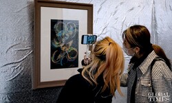 Visitors take photos of a Persian painting on display at the Persian Treasures – Iranian Miniature Exhibition at the Shanghai Art Collection Museum on December 4, 2021. (Global Times/Chen Xia)