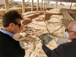 Italian ambassador visits Persepolis, admires newly-unearthed ‘staggering’ bricks