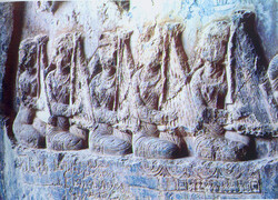 Chang players depicted on a 6th-century Sasanian relief at Taq-e Bostan.