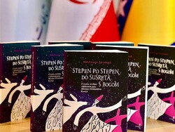 Copies of the Bosnian edition of Iranian writer Abdolhossein Zarrinkub’s book “Step by Step Up to Union with God”.