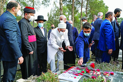 Officials pay respect to monotheistic martyrs