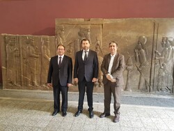 Armenian minister, envoy visit National Museum of Iran