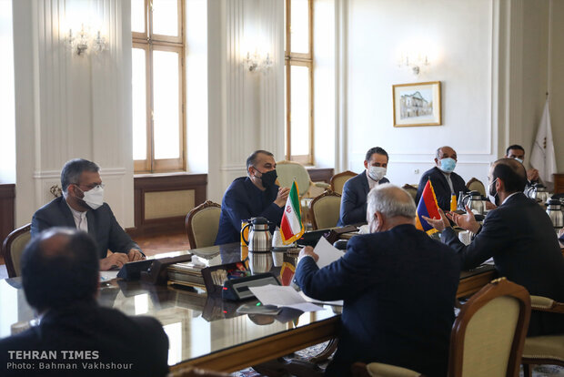 Foreign Ministers of Iran and Armenia meet