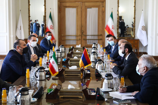 Foreign Ministers of Iran and Armenia meet