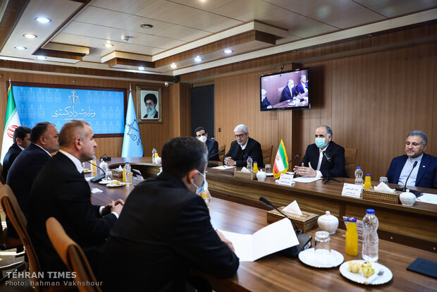 Tajik Colonel-General of Justice meets with Minister of Justice