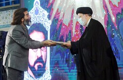 Actor Amir-Abbas Qelichlu receives his award from President Ebrahim Raisi after being selected as a Quran activist at the 29th International Holy Quran Exhibition at the Imam Khomeini Mosalla in Tehra