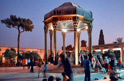 20,000 travelers visit Hafez mausoleum in day