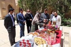 Soltanieh holds festival of medicinal herbs, traditional beverages