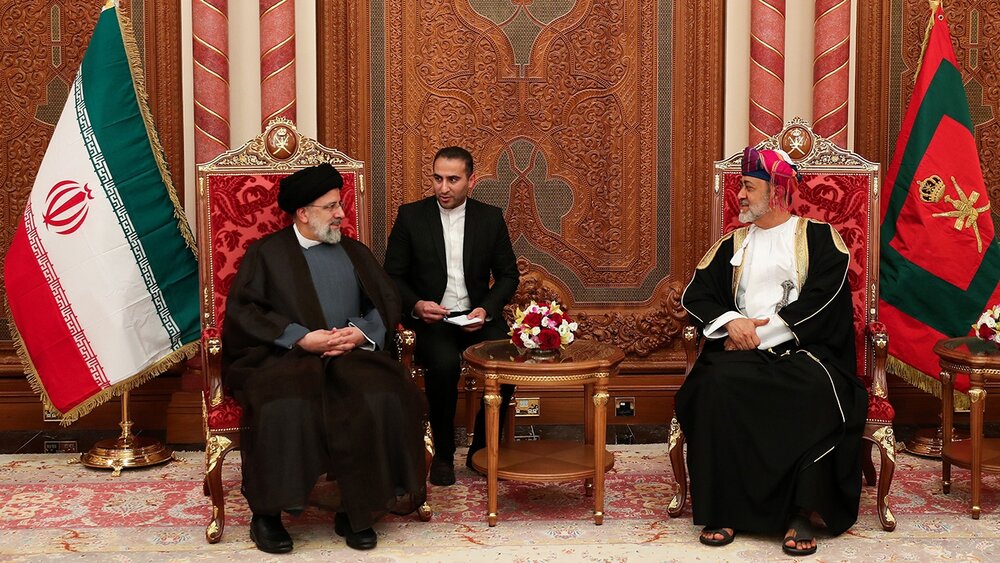 Iran’s president steps up economic diplomacy with Oman visit