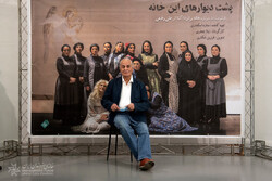 TEHRAN – Iranian director Leila Jafari said on Sunday that she is seeking an overseas audience for her latest documentary “Behind the Walls of This House” about stage director Ali Rafiei, a pioneer of