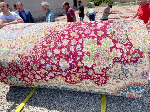 Four Persian carpets measuring 2,000 Sq meters exported to UAE