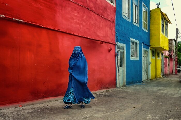“Gulbahar” brought Iranian photographer Mehdi Zabolabbasi the Best Author Award at the George Barker International Exhibition of Photography in Canada.