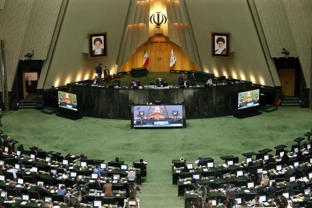 Iran MPs discuss BoG resolution, Vienna talks