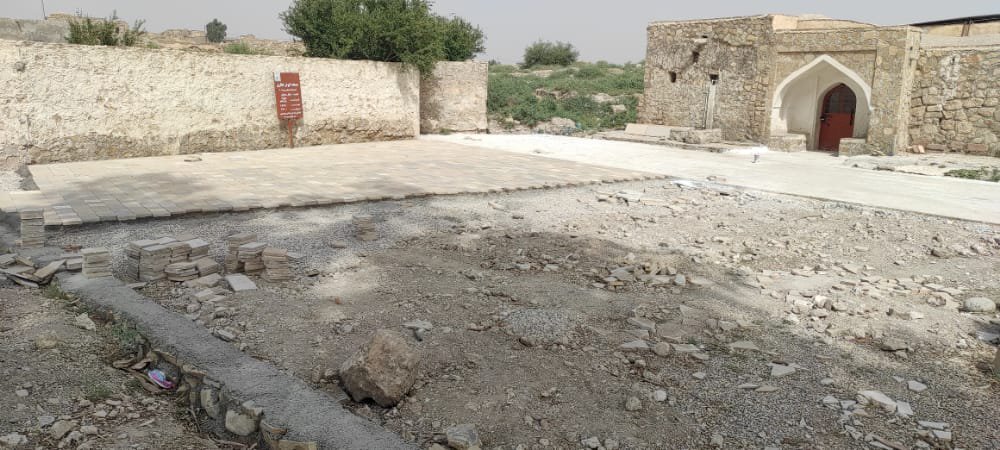Landscaping to tilt face of Safavid mosque in southwestern Iran
