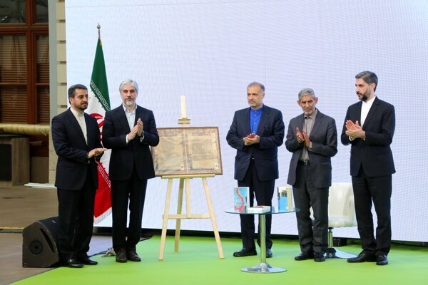 Ambassador Kazem Jalali (3rd R), Deputy Culture Minister for Cultural Affairs Yaser Ahmadvand (2nd L), writer Hamid Hesam (2nd R) and their colleagues applaud after unveiling the Russian translation o