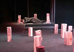 Soheil Babai performs the monodrama “The 40th Man? Or the 28th Woman!?”.