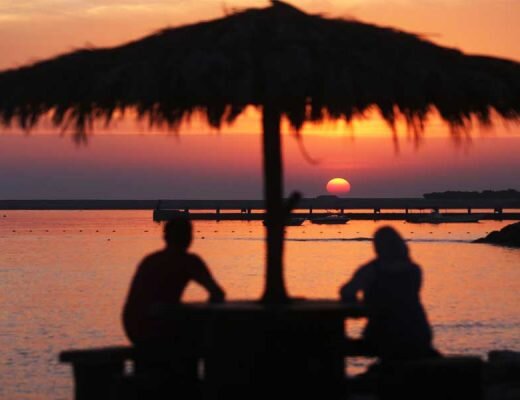 On Iranian islands, long walks, bike rides and amazing sceneries