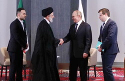 Raisi and Putin shake hands