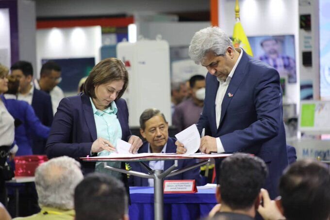 Iran, Venezuela sign MOUs to expand technological co-op