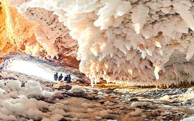 Wind-eroded ridge, salt cave from Iran join IUGS list