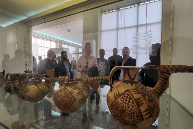 OANA members tour the National Museum