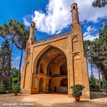 Puzzling minarets worth visiting once!