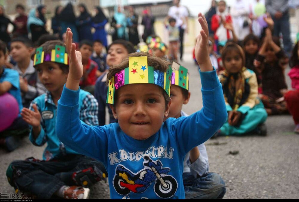 200,000 Afghan refugees eligible to study in Iranian schools