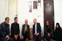 Ghalibaf visits a martyr family in Karaj