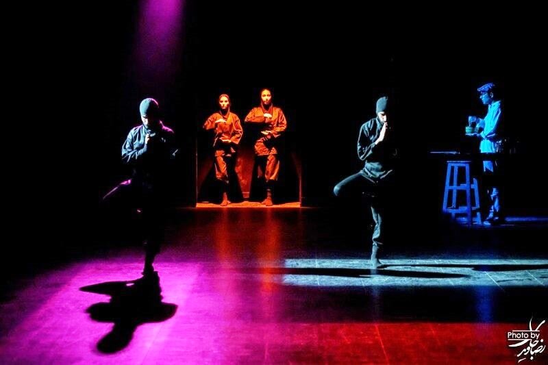 Director Mehrdad Khoskbakht’s troupe performs “Offending the Audience” at Tehran’s Molavi Theater. (Reza Javid)