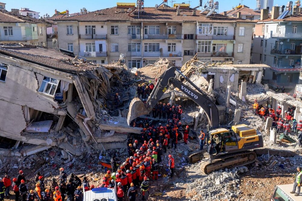 Iran trembled by quakes 484 times in a month