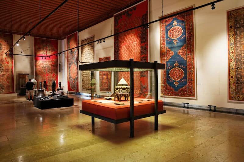 Crafters showcasing works at Carpet Museu
