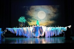 Director and writer Maryam Shabani’s troupe performs “Fatima” at Osveh Hall in Tehran.