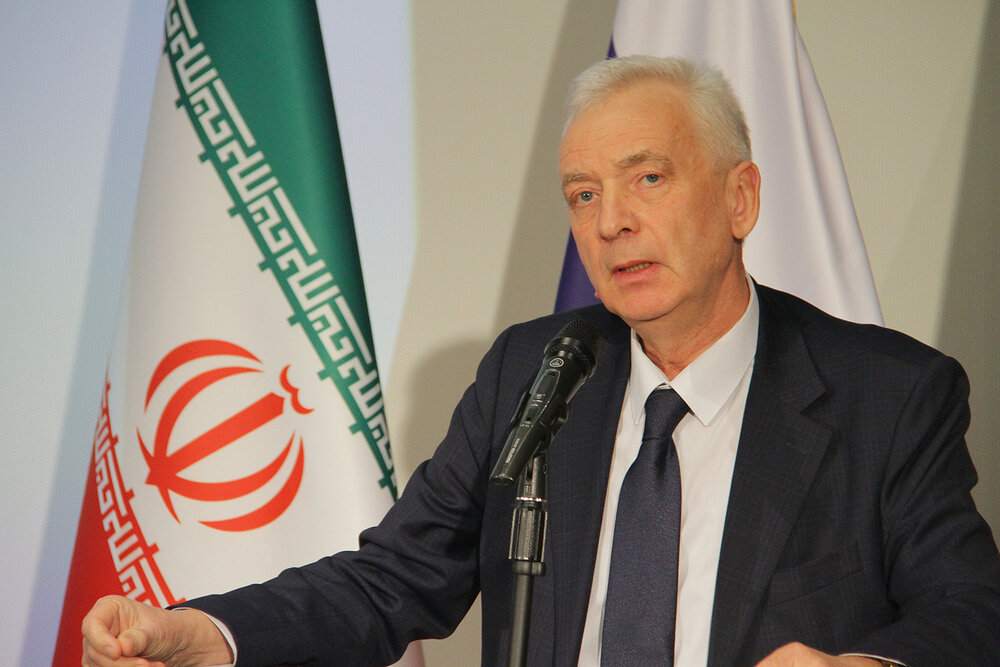 Director of Russia’s Union of Cinematographers, Valery Ivanovich Tonkikh, speaks during the Russian Film Days at the Farabi Cinema Foundation on December 24, 2022. (FCF)
