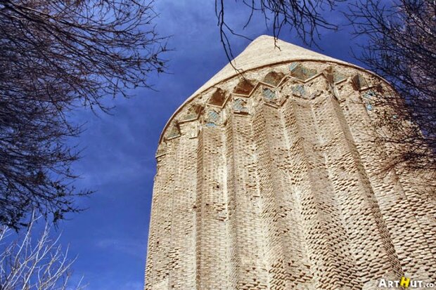 Historical towers turn off lights to commemorate General Soleimani