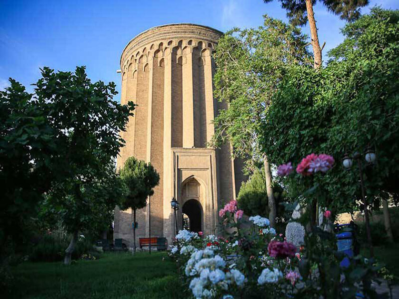 Historical towers turn off lights to commemorate General Soleimani