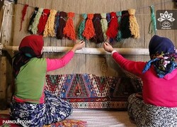Lorestan home to 700 traditional kilim-weaving workshops