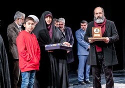 Writer Hamidreza Esmaeili (R) accepts a prize for his book “Political Organization of the Baha’i Faith 1892-1979” during the 15th Jalal Al-e Ahmad Literary Awards at Vahdat Hall in Tehran, January 14,